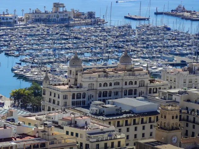 Puerto y castillo de Alicante